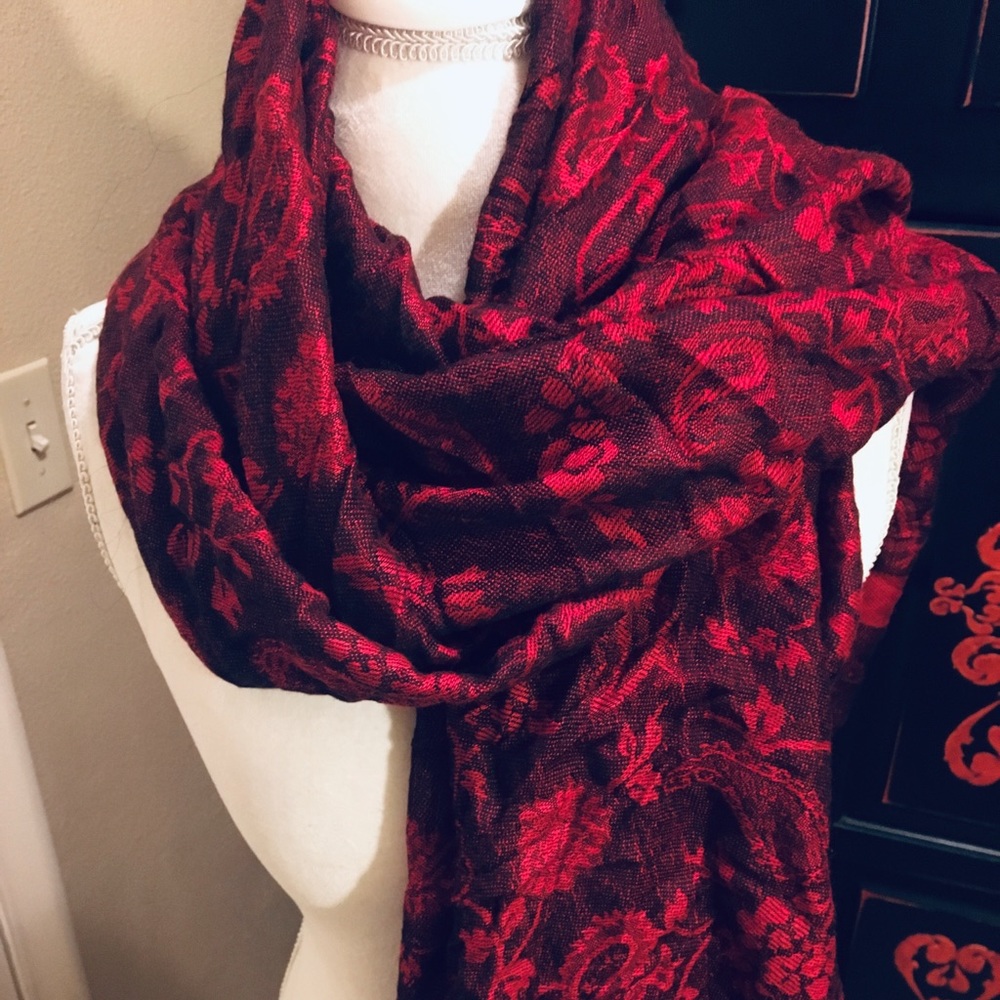 💥💥Lot of 4 scarfs💥💥. THESE ARE SOLD ITEMS!